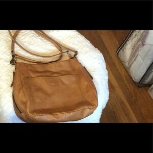 EUC AMERICAN LEATHER CO BAG. SIGNATURE COLOR TAN, SOFT LEATHER W/LOTS OF STORAGE